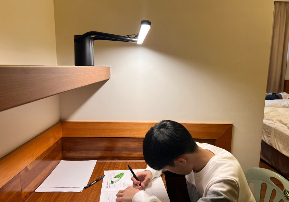 快譯通|LED 蓄電式檯燈鋼琴燈、無眩光無藍光、好用鋼琴燈推薦 - 第10張圖